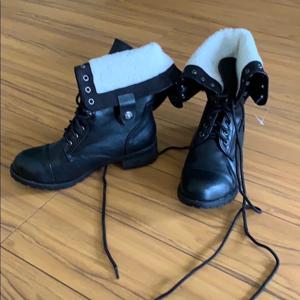 Combat style boots